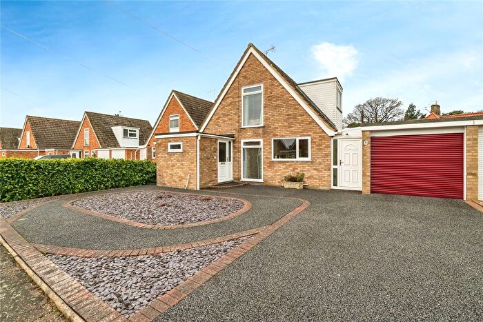 2 Bedroom Bungalow For Sale In Waveney Drive, Hoveton, Norwich, Norfolk, NR12