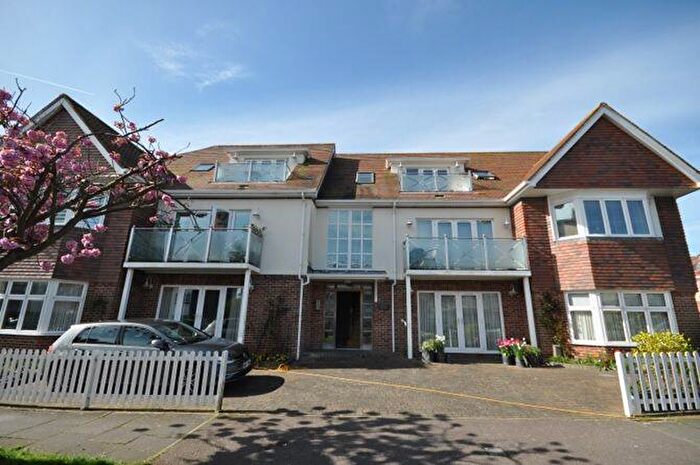 1 Bedroom Flat For Sale In Queens Road, Frinton-on-sea, CO13