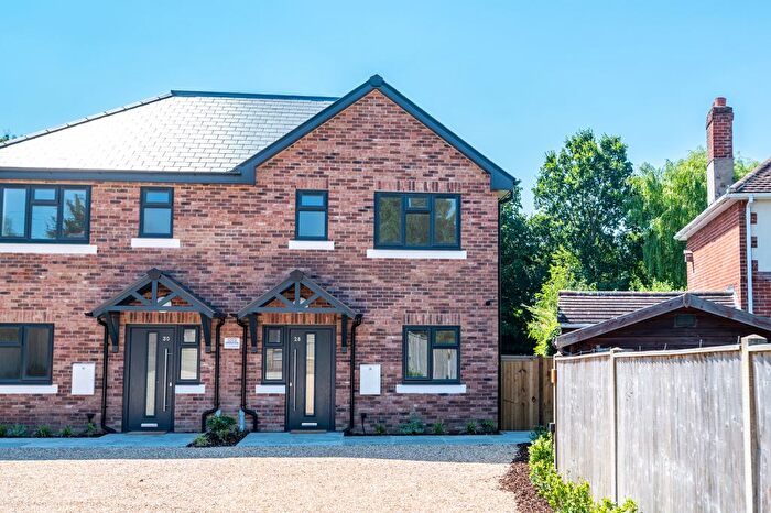 4 Bedroom Semi-Detached House To Rent In Padnell Road, Cowplain, Waterlooville, PO8
