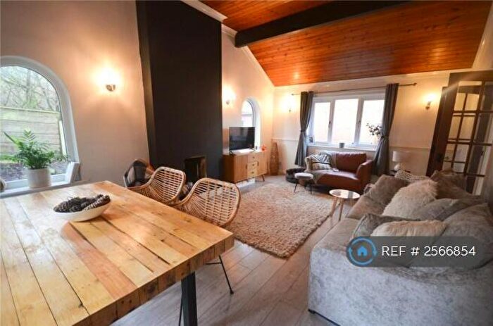 2 Bedroom Bungalow To Rent In Hollow Vale Drive, Stockport, SK5