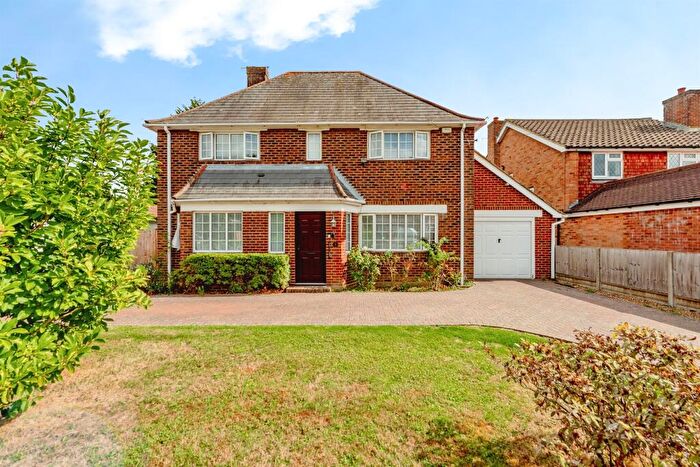 4 Bedroom Detached House For Sale In Fairfield Avenue, Horley, RH6