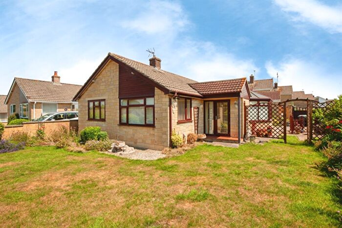 2 Bedroom Detached Bungalow For Sale In Farleigh Avenue, Trowbridge, BA14