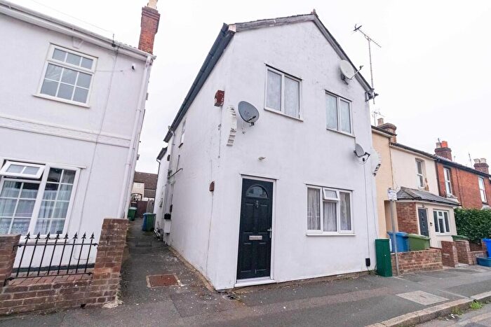 1 Bedroom Maisonette For Sale In Elms Road, Aldershot, GU11