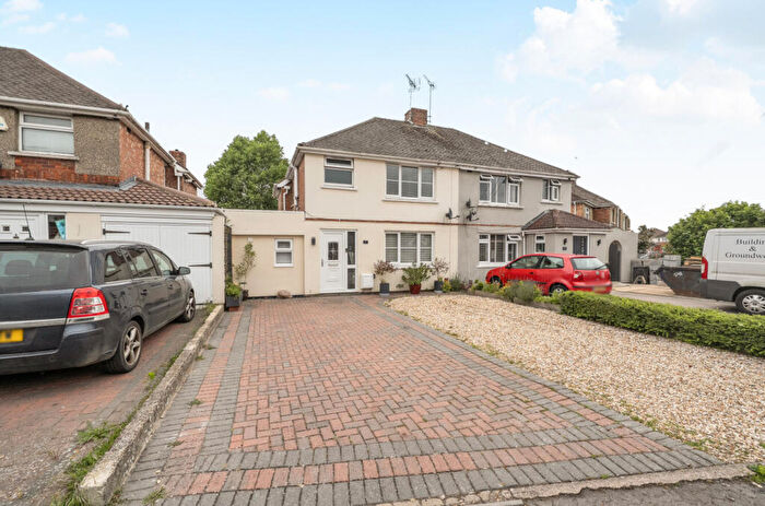 3 Bedroom Semi Detached House For Sale In Headlands Grove, Stratton St Margaret, Swindon, SN2