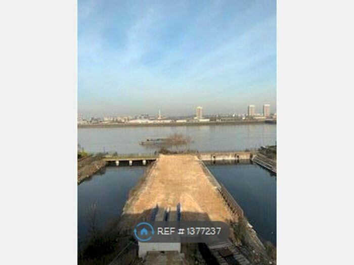 2 Bedroom Flat To Rent In Sovereign House, London, SE18