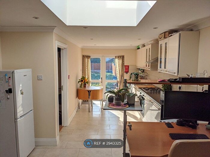 1 Bedroom Flat To Rent In Hanworth Road, Hounslow, TW3