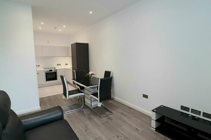 1 Bedroom Apartment To Rent In Corporation Street, The Co-Operative, CV1