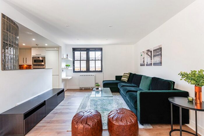 3 Bedroom Flat To Rent In Hobbs Court, Shad Thames, SE1