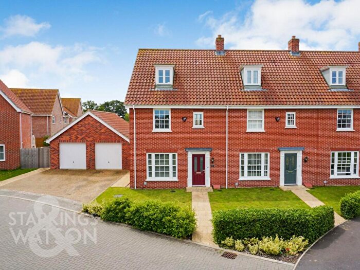 3 Bedroom Town House To Rent In Barbel Close, Mulbarton, Norwich, NR14
