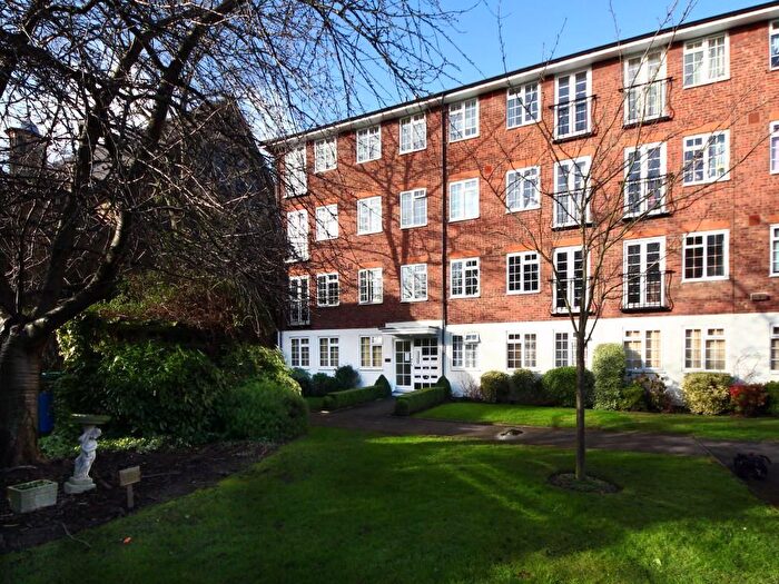 2 Bedroom Flat To Rent In St. Peters Way, London, W5