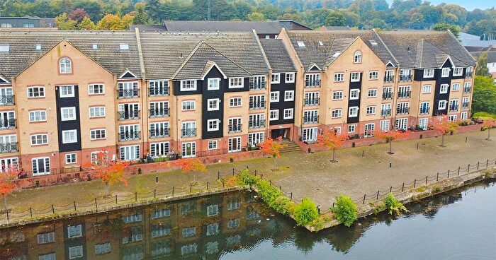 2 Bedroom Flat For Sale In Longman Court, Stationers Place, Apsley, HP3