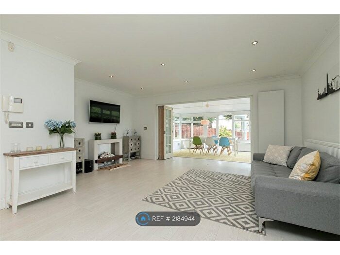 4 Bedroom Semi-Detached House To Rent In Montgomerie Mews, London, SE23