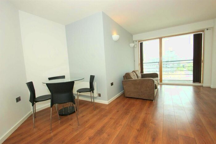 2 Bedroom Flat To Rent In Whitehall Waterfront, Riverside Way, Leeds, LS1