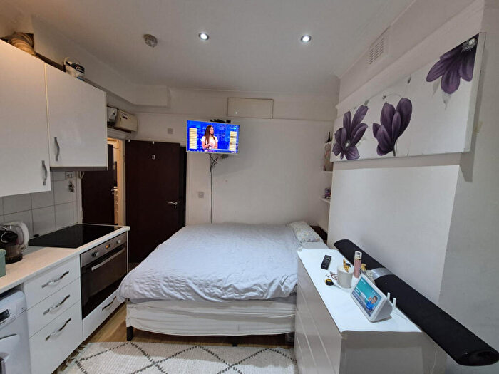 Studio To Rent In High Road, N22