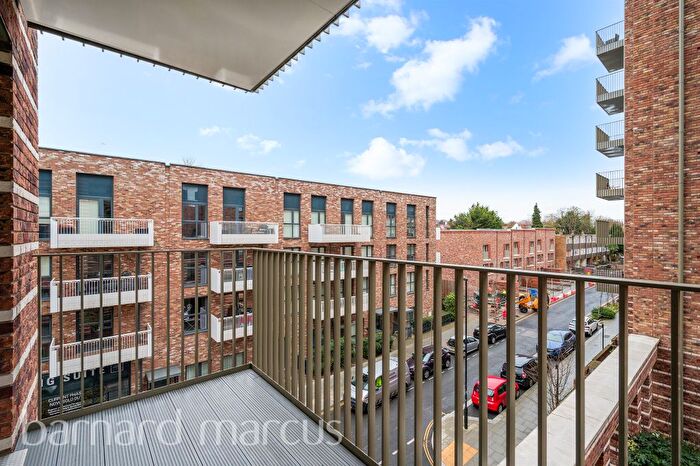 2 Bedroom Flat For Sale In Bollo Lane, London, W3