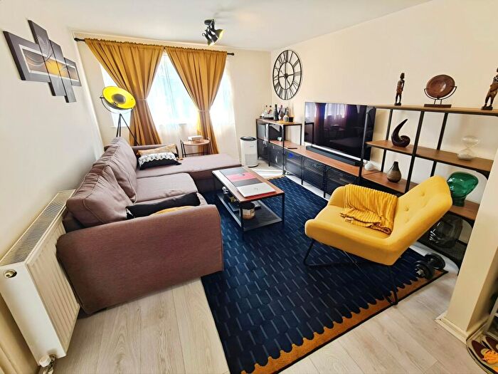 1 Bedroom Flat For Sale In Denmead, Milton Keynes, MK8