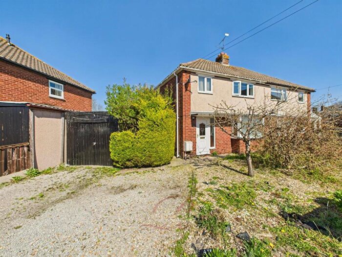 3 Bedroom Semi-Detached House For Sale In Hillside Crescent, Mold, CH7