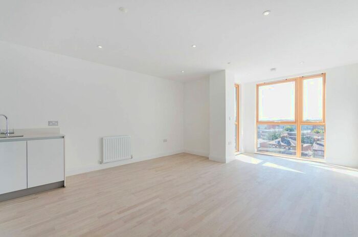 1 Bedroom Flat To Rent In Blagdon Road, New Malden, KT3