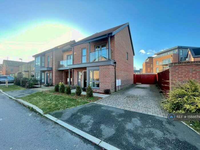 3 Bedroom Detached House To Rent In Flowers Mews, Oakgrove, Milton Keynes, MK10