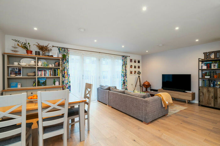 3 Bedroom Apartment To Rent In Leyton Road, Stratford, E15