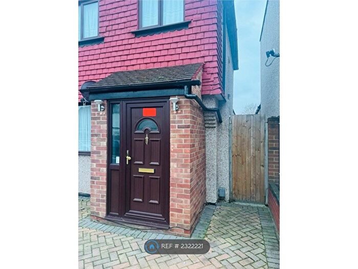 5 Bedroom End Of Terrace House To Rent In Marston Avenue, Romford, RM10