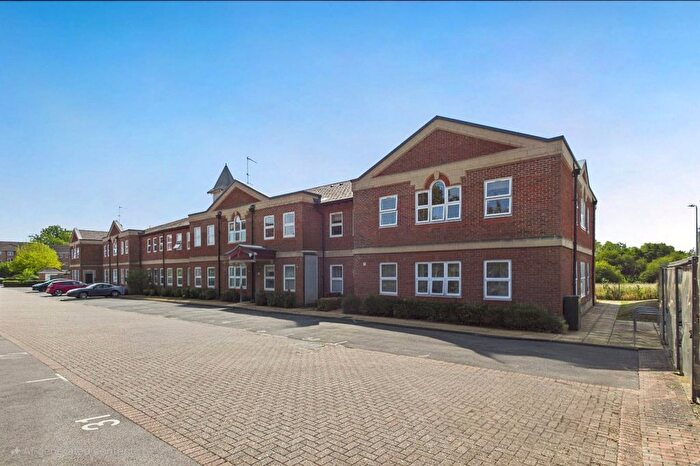 2 Bedroom Flat For Sale In Clerewater Place, Thatcham, Berkshire, RG19