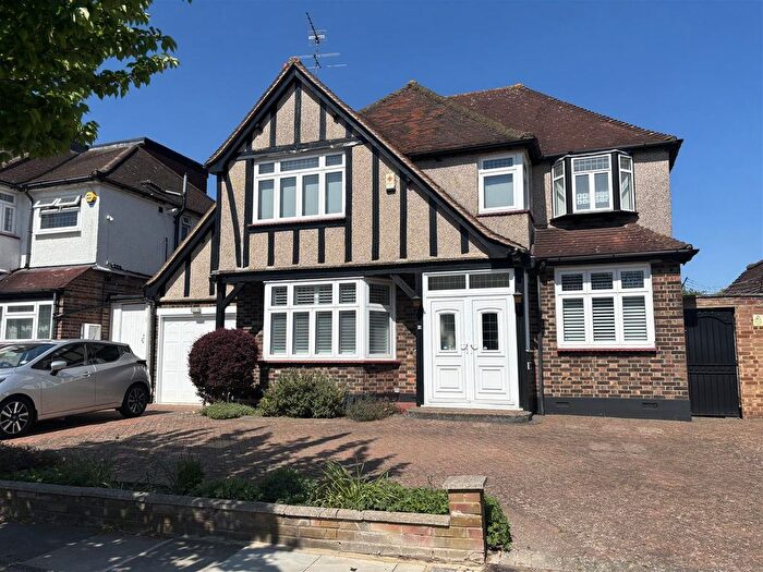 4 Bedroom Detached House For Sale In Park Grove, Edgware, HA8
