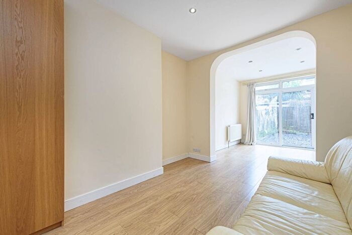 3 Bedroom Terraced House For Sale In Audley Road, Hendon, London, NW4