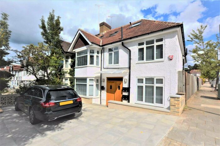2 Bedroom Flat To Rent In Watford Way, Hendon, NW4