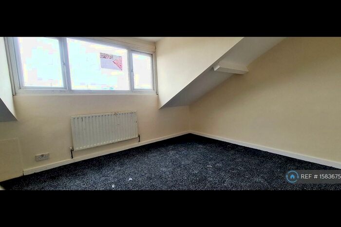 4 Bedroom Terraced House To Rent In Spring Place, Bradford, BD7