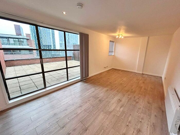 2 Bedroom Flat To Rent In Deansgate Quay, Manchester, M3