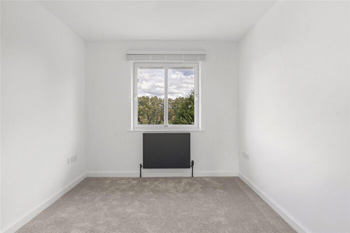 2 Bedroom Flat For Sale In Colchester Road, Walthamstow, London, E17