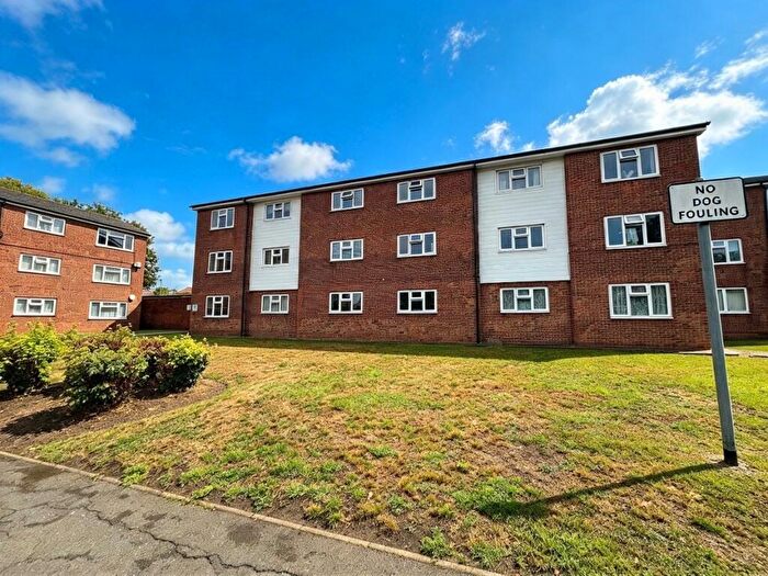 2 Bedroom Flat For Sale In Redden Court Road, Romford, RM3