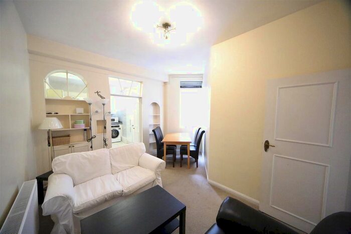 2 Bedroom Flat To Rent In Bell Street, Marylebone, London, NW1