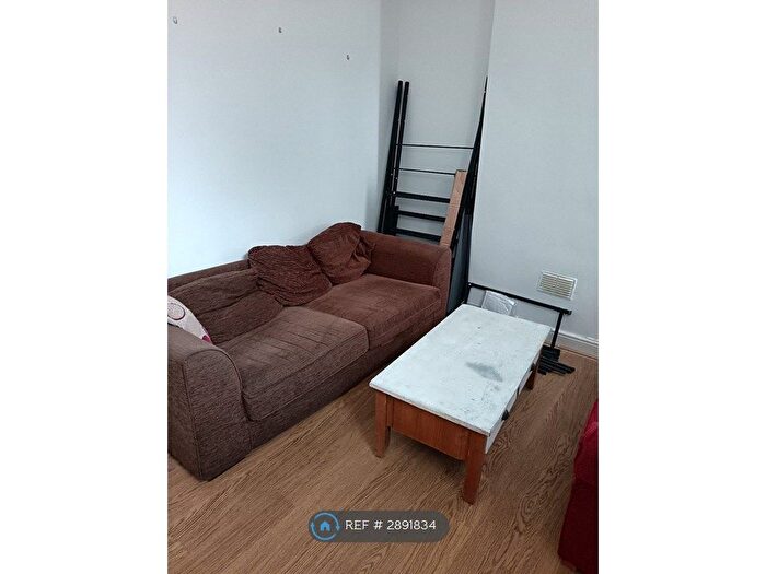 3 Bedroom Terraced House To Rent In Berridge Road West, Nottingham, NG7