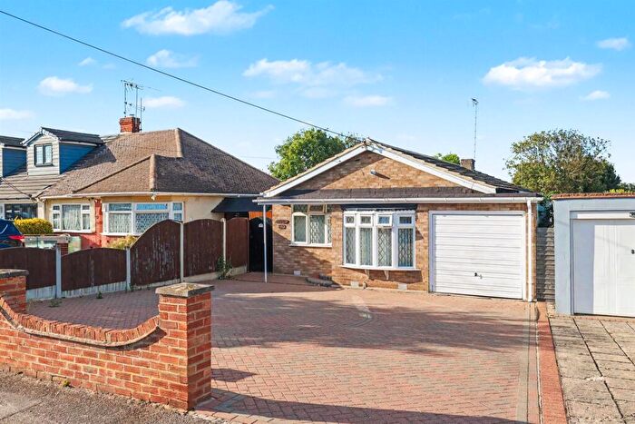 3 Bedroom Detached Bungalow For Sale In Chestnut Close, Hockley, SS5