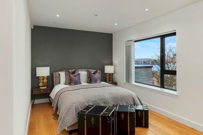 3 Bedroom Flat To Rent In Paget Place, Penarth, Penarth, CF64
