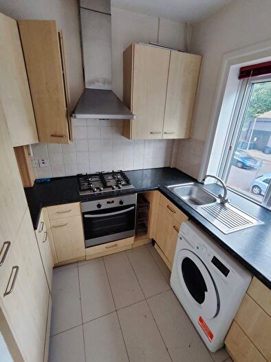 2 Bedroom Flat To Rent In Beverley Gardens, London, NW11