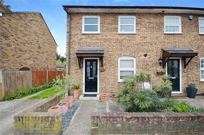 3 Bedroom End Of Terrace House To Rent In Shakespeare Road, Romford, Essex, RM1