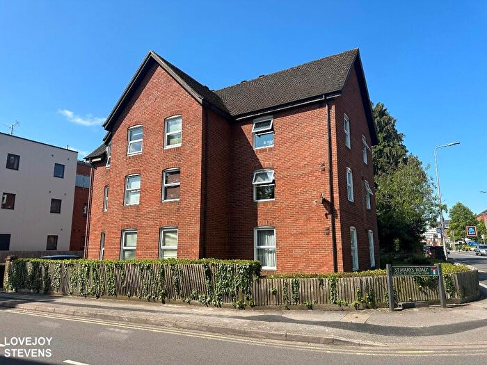 2 Bedroom Flat For Sale In St Mary's Court, Newbury, RG14