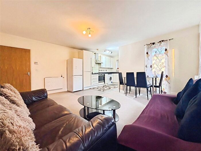 2 Bedroom Flat To Rent In Inverness Road, Hounslow, TW3