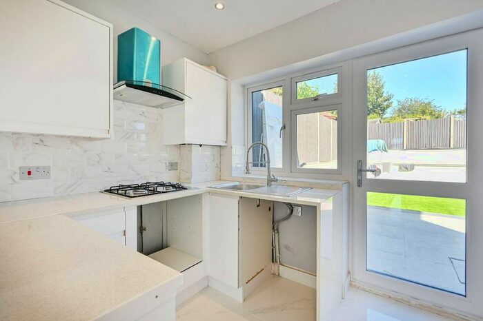 2 Bedroom Detached House To Rent In Edinburgh Road, Sutton, SM1