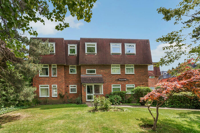 2 Bedroom Apartment To Rent In Royston Grove, Hatch End, Pinner, HA5