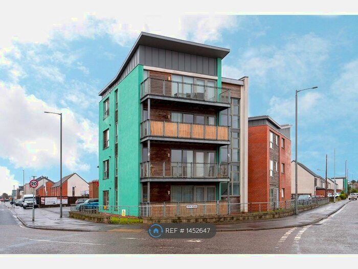 2 Bedroom Flat To Rent In Raploch Road, Stirling, FK8