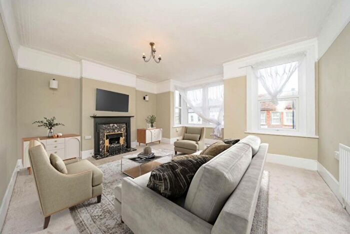 2 Bedroom Flat To Rent In Thurlestone Road, West Norwood, SE27