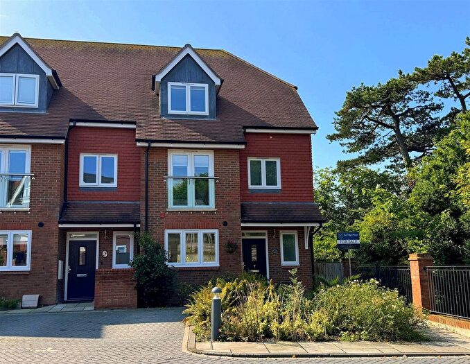4 Bedroom Town House To Rent In Yew Tree Court, Mill Gap Road, Eastbourne, BN21