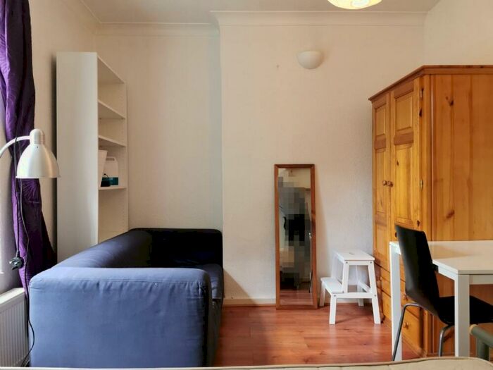 3 Bedroom Flat To Rent In Ossulston Street, Euston, NW1