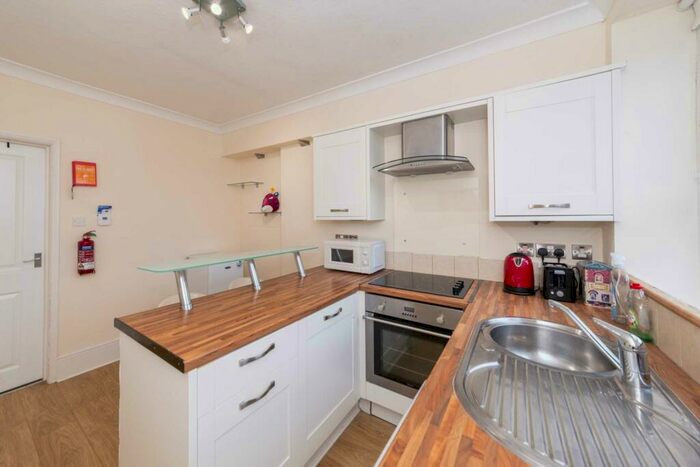 2 Bedroom Flat To Rent In Woodbridge Road, Guildford, GU1