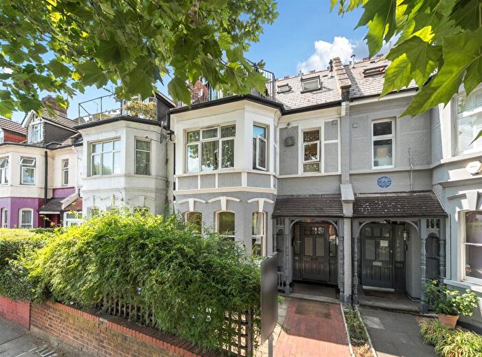 2 Bedroom Flat For Sale In Walm Lane, London, NW2