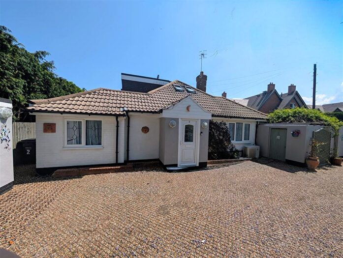 3 Bedroom Semi-Detached Bungalow For Sale In Half Moon Lane, Hildenborough - Chain Free, TN11